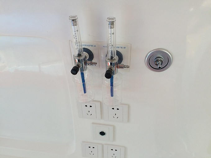 福特V348長軸超人高頂監(jiān)護型救護車 福特V348長軸超人高頂監(jiān)護型救護車