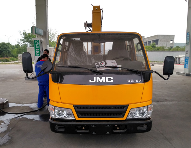 江鈴雙排藍(lán)牌隨車(chē)吊外觀圖片展示